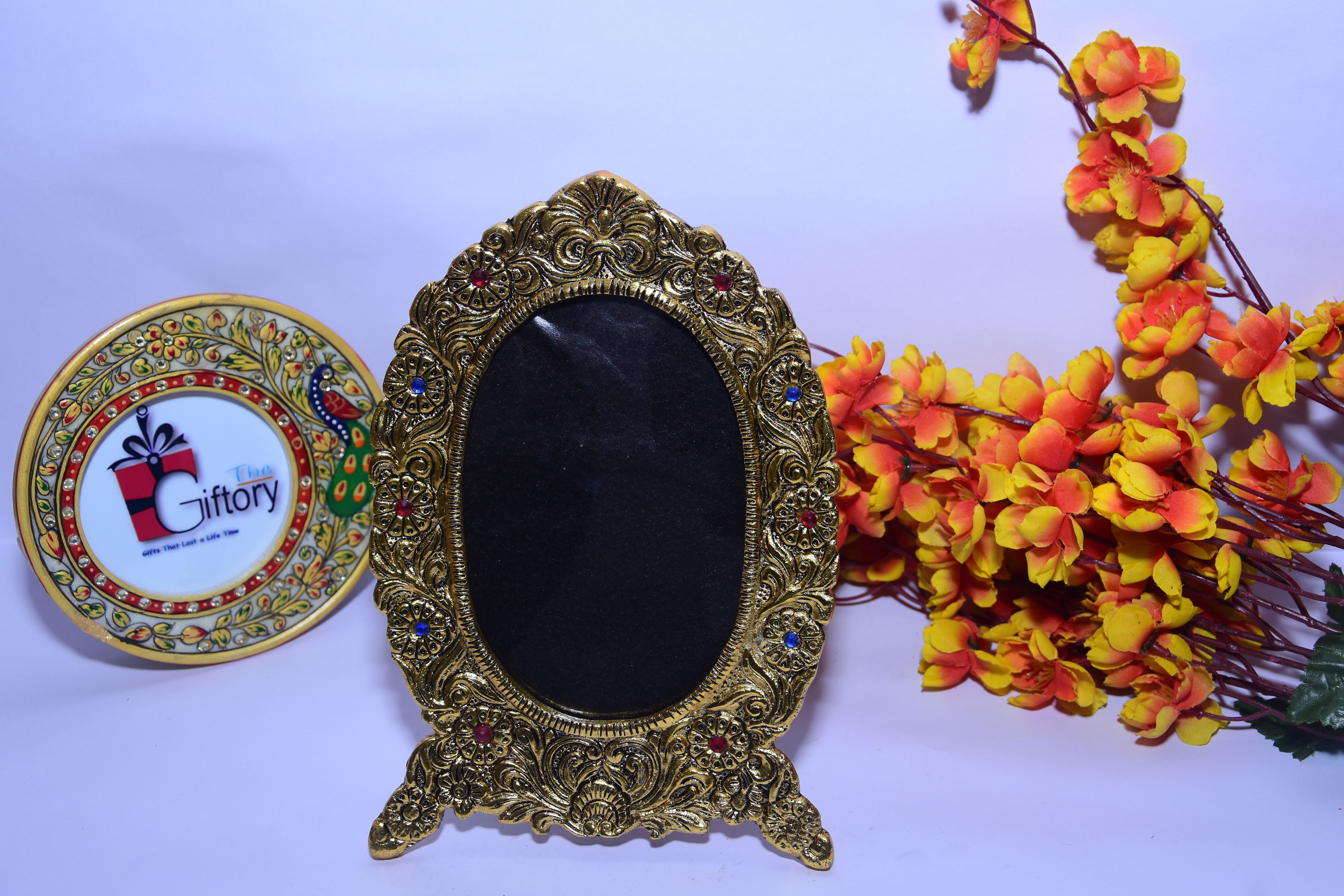 Gold Antique Photo Frame Oval Carved Floral Pattern